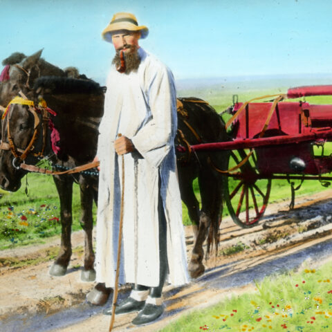 SMB-Missionar Andreas Huser auf einem Feldweg in China. (farbig, SMB-Archiv, FDC 118/45)