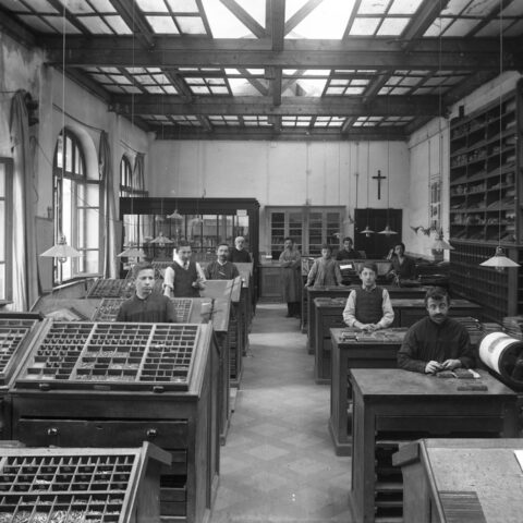 The typesetting workshop in the Mission House in Immensee in 1913 (SMB archive, FDC 115/321)