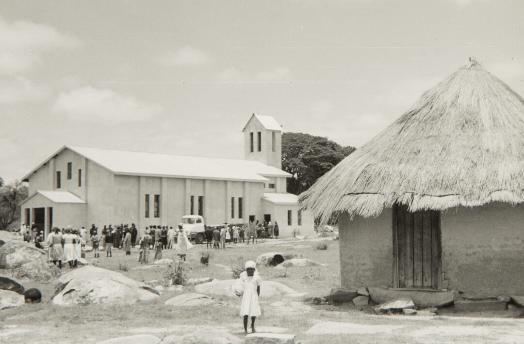 Die Heilig-Kreuz-Kirche in Mapiravana. (Datum unbekannt, SMB-Archiv)