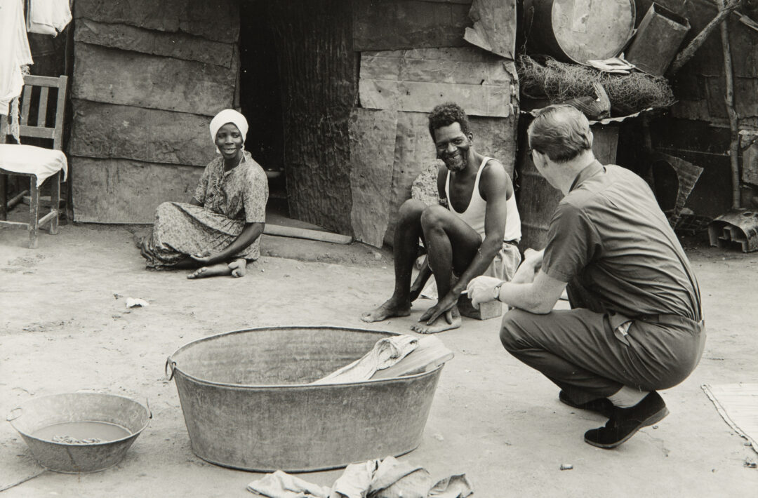 Candid Stoffel visits the people of a slum near the town of Kwekwe (also Que que) in what was then Rhodesia in 1968. (SMB archive)