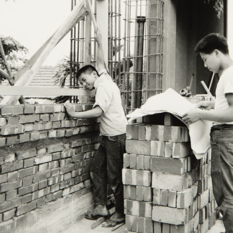 Two students at the craftsmen's school in Taitung during practical lessons in 1967 (SMB archive).