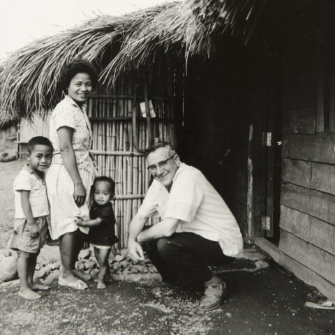 Josef Guntern visits members of the Paiwan people in Ta-hsi in 1967 (SMB archive).