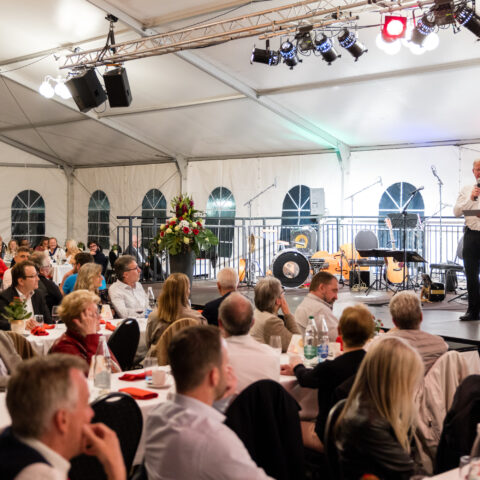 OK-Präsident Josef Wechsler bei seiner kurzen Ansprache am Freitagabend vor den geladenen Gästen.